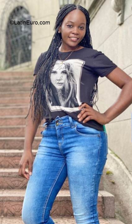 Date this nice looking Colombia girl Julieth from Medellín CO29656