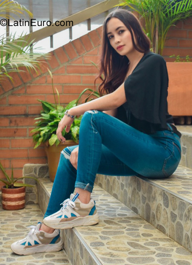Date this cute Colombia girl Elizabeth from Bogota CO30908