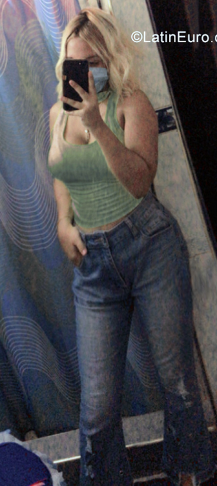 Date this happy Venezuela girl Ana from Valencia VE3822