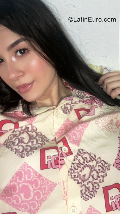 Date this voluptuous Colombia girl Maria from Medellin CO29771