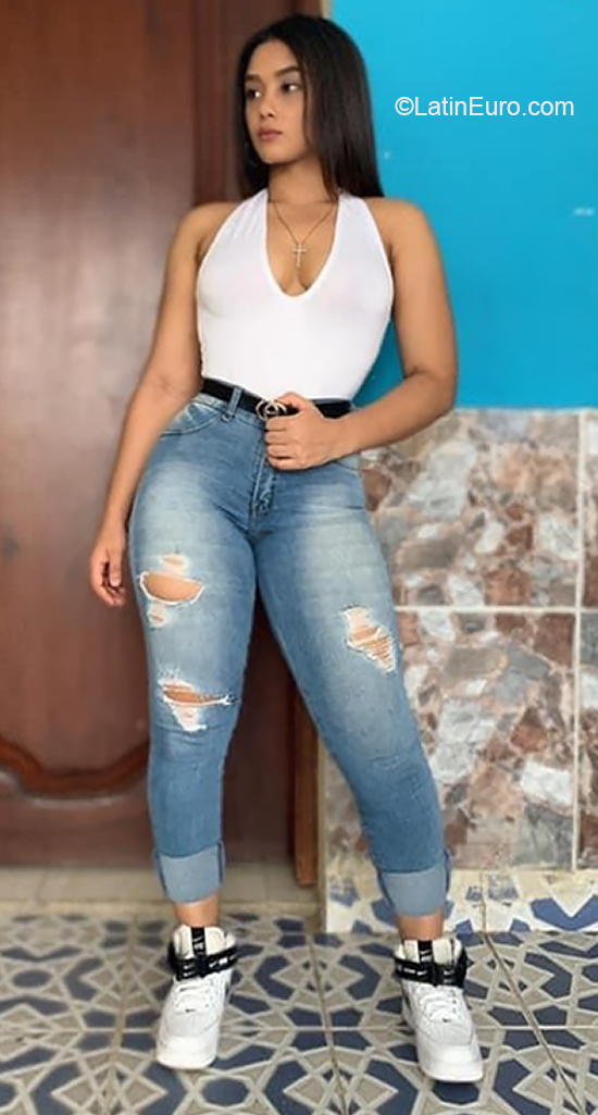 Date this gorgeous Dominican Republic girl Samantha from Santiago DO39572