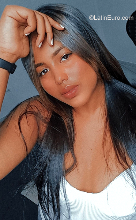 Date this lovely Colombia girl Eilyn from Cartagena CO30798