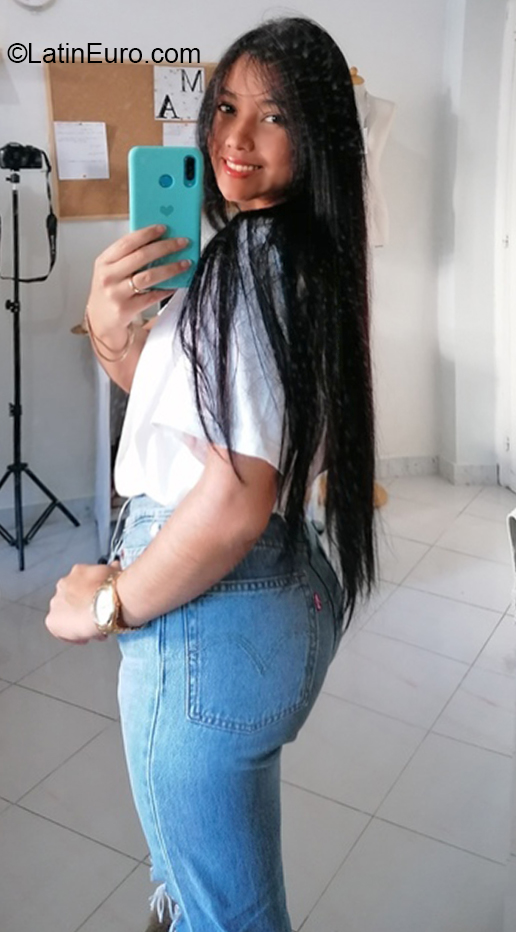 Date this stunning Italy girl Angelica from Napoli IT344