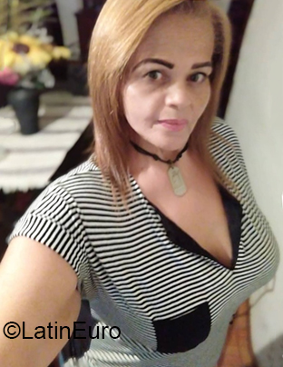 Date this charming Venezuela girl Carlina from Valencia VE3848