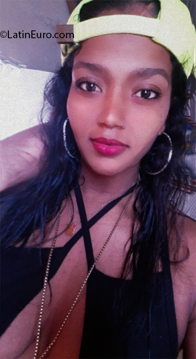 Date this gorgeous Dominican Republic girl Alysha from Santiago DO39624