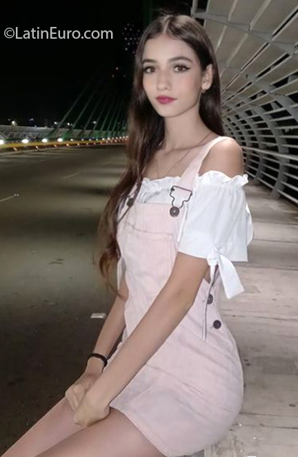 Date this beautiful Colombia girl Daphne from Medellin CO29876