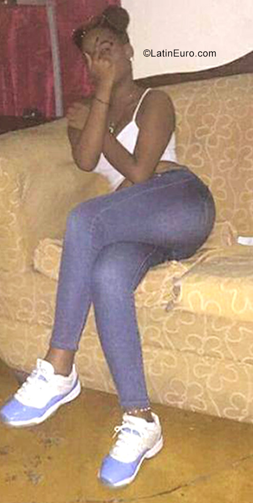 Date this sultry Dominican Republic girl Yisaury from Santiago DO39640