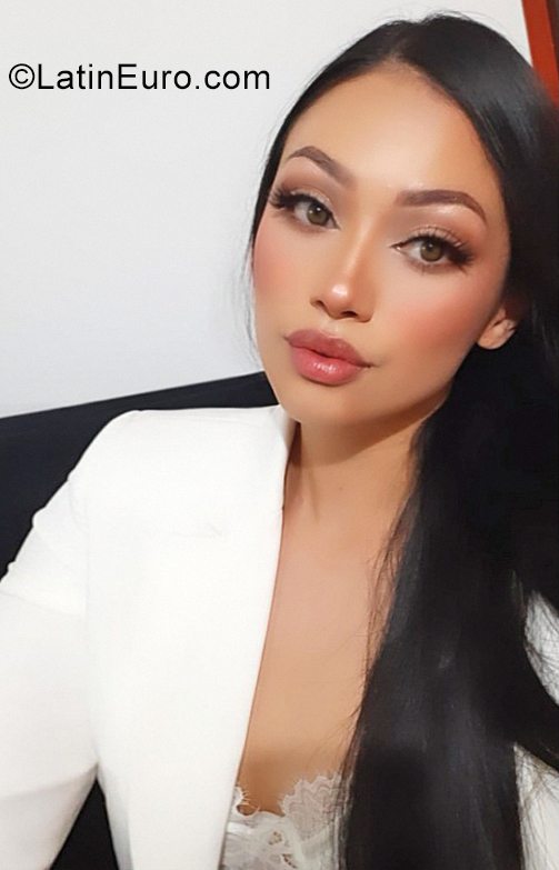 Date this delightful Colombia girl Karla from Bogota CO29897