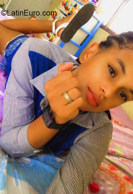 Date this hard body Dominican Republic girl Manuela from Dajabon DO39662