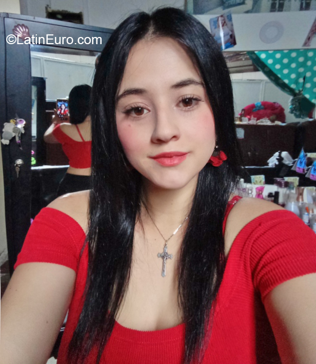 Date this voluptuous Colombia girl Cristina from Manizales CO29935