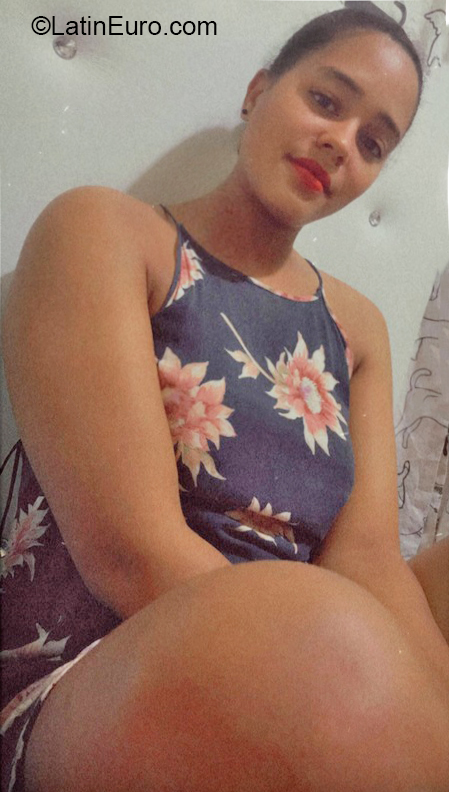 Date this hot Dominican Republic girl Renatah from Santo Domingo DO39668