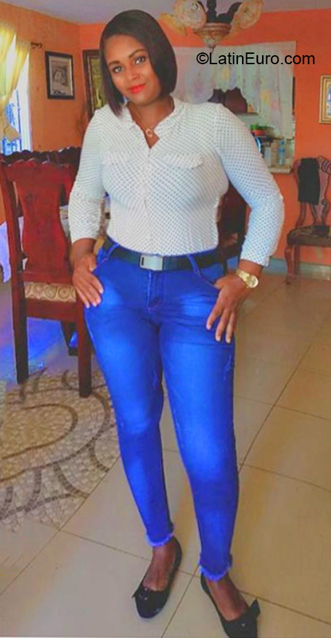 Date this delightful Dominican Republic girl Juana from Santo Domingo DO39678