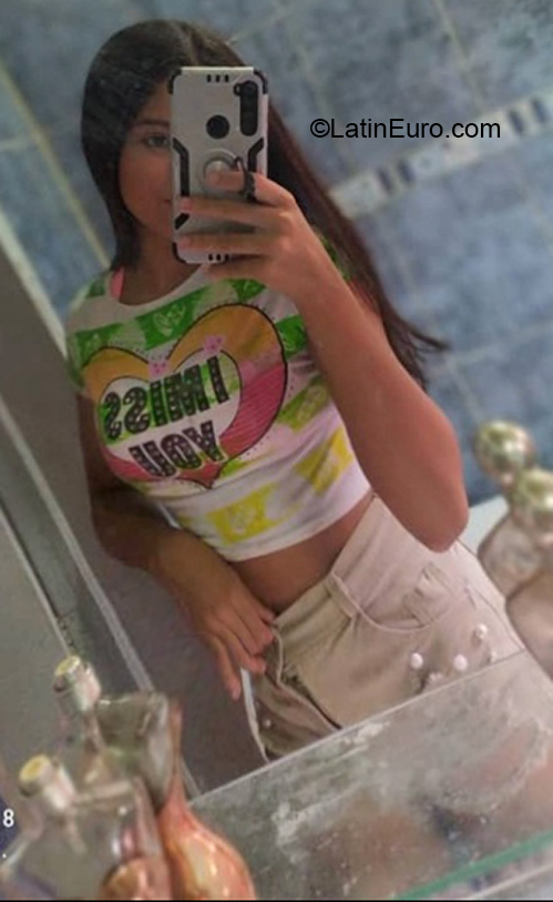 Date this lovely Venezuela girl Hilaris from La Asunción VE3889