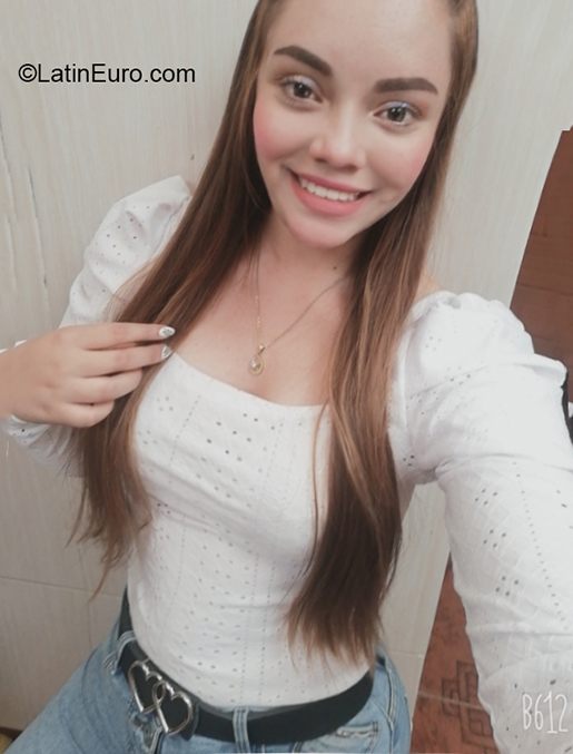 Date this cute Colombia girl Shara from Bogota CO30003