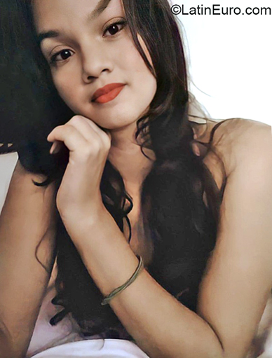 Date this voluptuous Venezuela girl Maury from Cumana VE3903
