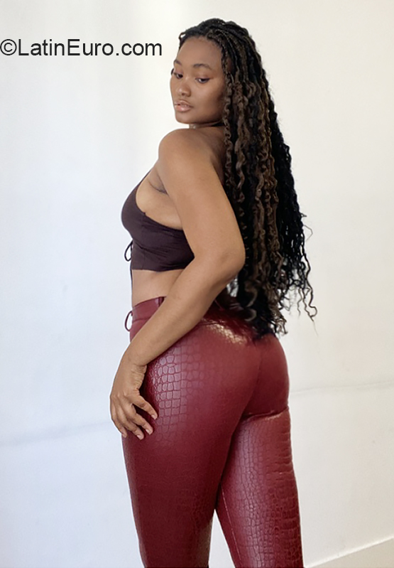 Date this sensual France girl Jessyca from Nice FR329