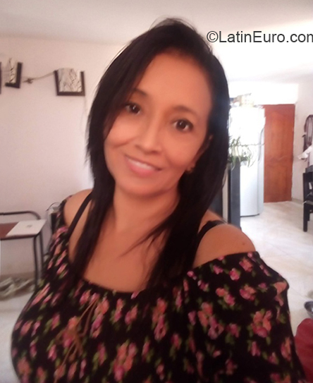 Date this cute Colombia girl Shyrli from Barranquilla CO30046