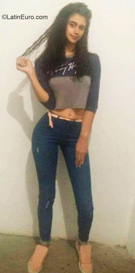 Date this voluptuous Venezuela girl Mary from Maracay VE4129
