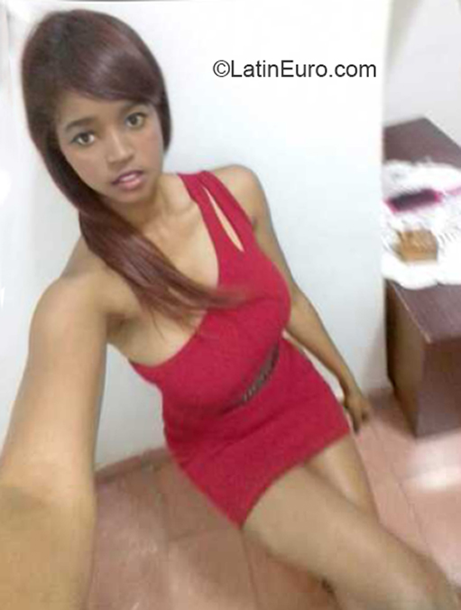 Date this happy Spain girl Jenifer from Las Palmas ES620