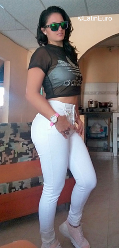 Date this gorgeous Colombia girl Claudia from Cali CO30056