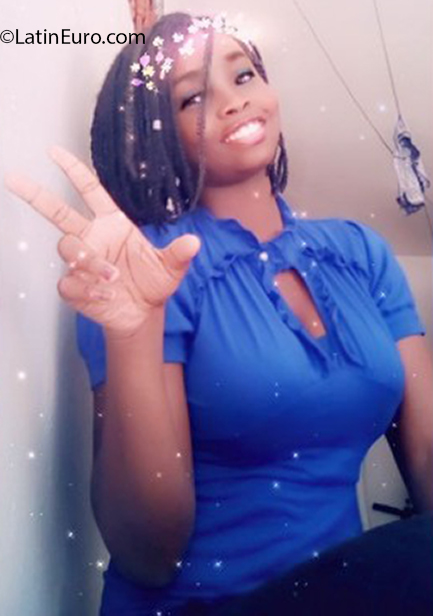 Date this pretty Dominican Republic girl Nandy from Santiago DO39755