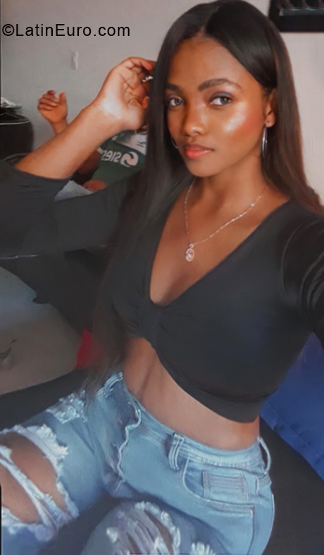 Date this voluptuous Colombia girl Ailana from Cali CO30112