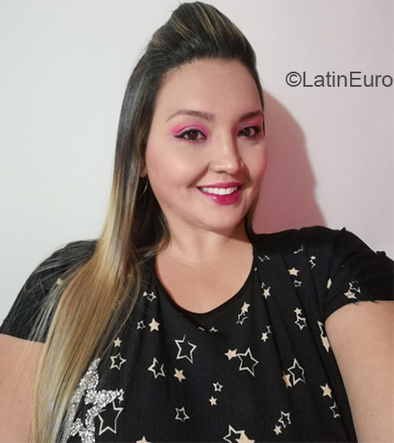 Date this happy Colombia girl Lisa from Buga CO30254