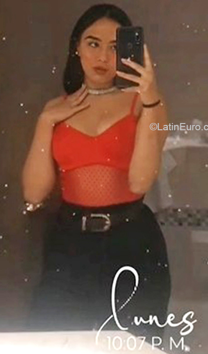 Date this nice looking Colombia girl Sofia from Bogotá CO30276