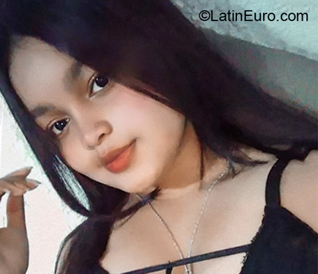 Date this good-looking Colombia girl Camila Molina from Bogotá CO30277