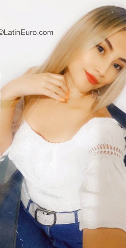 Date this charming Colombia girl Luisa from Medellin CO30280