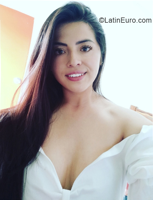 Date this sultry Colombia girl Paola from Bogota CO30299