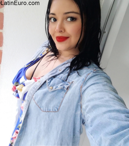 Date this nice looking Colombia girl Dannie from Cali CO30345