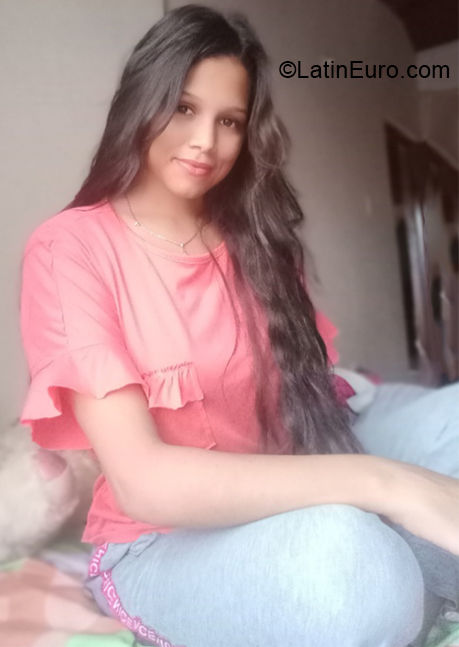 Date this attractive Colombia girl Dallana pereira from Santa Marta CO30398