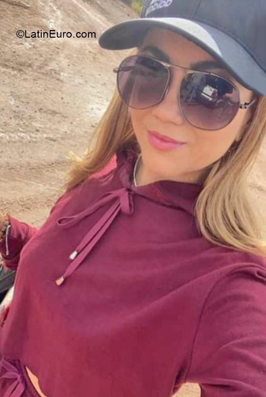 Date this cute Colombia girl Lorely from  CO30402