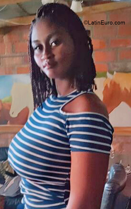 Date this sensual Colombia girl Karen jovana from Medellin CO30420
