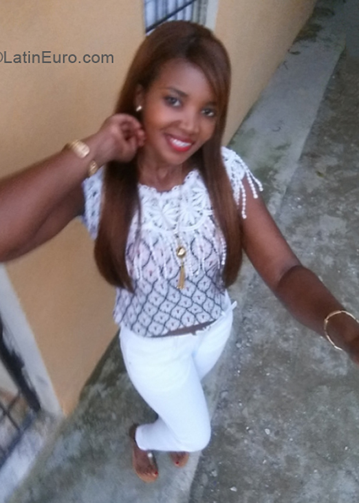 Date this hot Dominican Republic girl Vianka from Santo Domingo DO39936