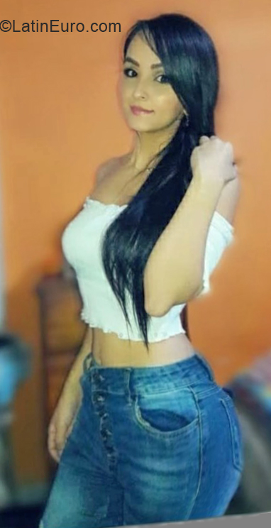 Date this attractive Colombia girl Mar from cali CO30440