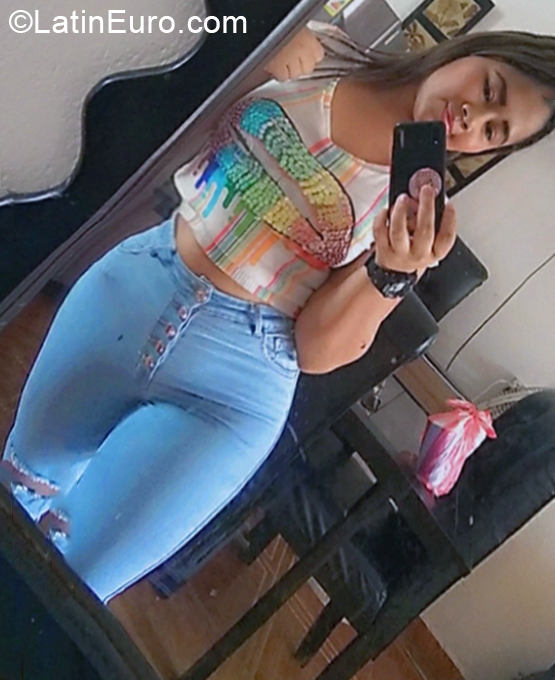 Date this hot Colombia girl Ivonne from Barranquilla CO30454