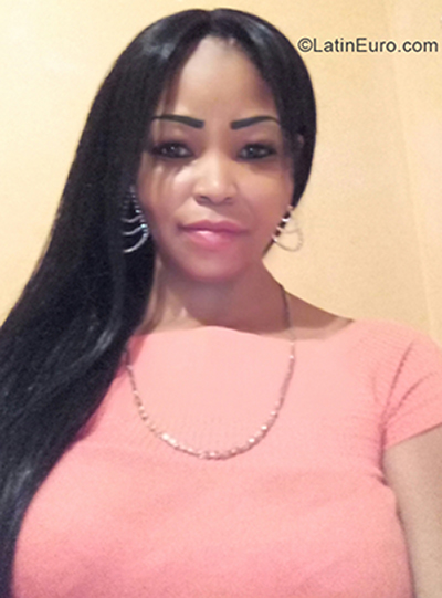 Date this foxy Colombia girl Yadira from Cali CO30475