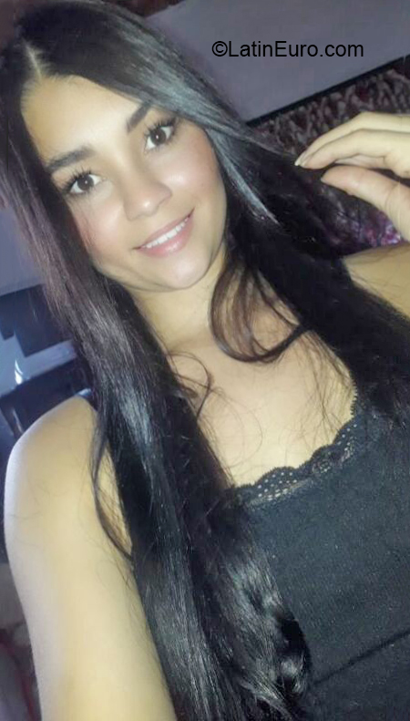 Date this charming Colombia girl Paola from Pereira CO30516