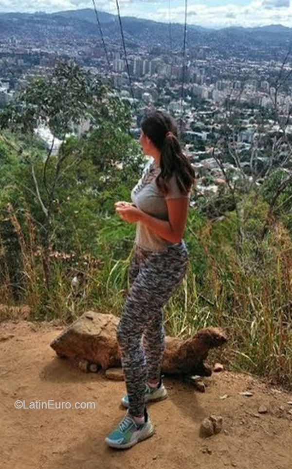 Date this gorgeous Venezuela girl Angie from Caracas VE3995