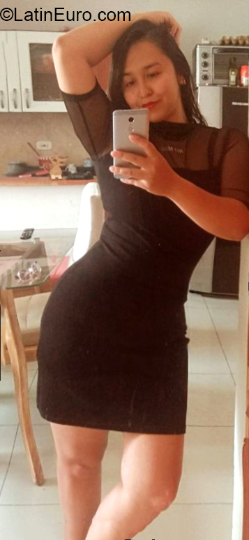 Date this good-looking Colombia girl Nina from Medellin CO30534