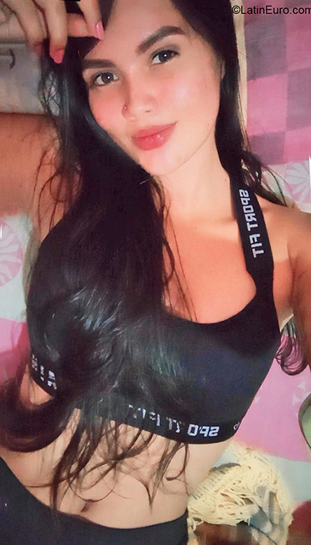 Date this attractive Colombia girl Carolina from Cucuta CO30556
