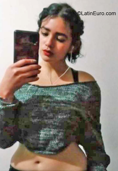 Date this georgeous Colombia girl Samanta from Bogota CO30570