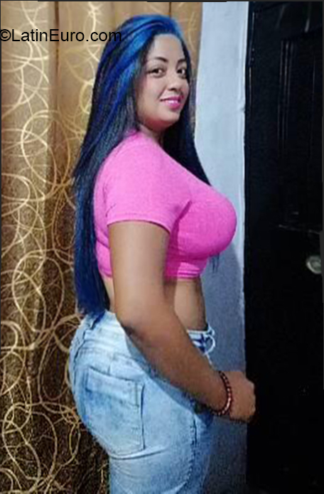 Date this athletic Colombia girl Yessi from Buga CO30572
