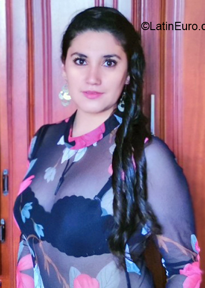 Date this exotic Ecuador girl Yoli from Quito EC835