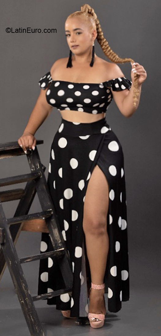 Date this foxy Dominican Republic girl Massiel from Puerto Plata DO40022