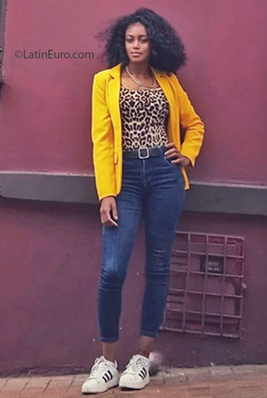 Date this sultry Colombia girl Lizeth from Bogota CO30608