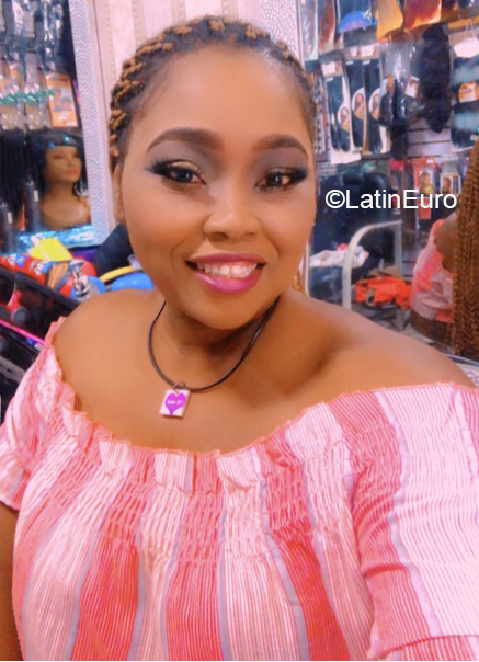Date this pretty Dominican Republic girl Laurette from Santo Domingo DO40068