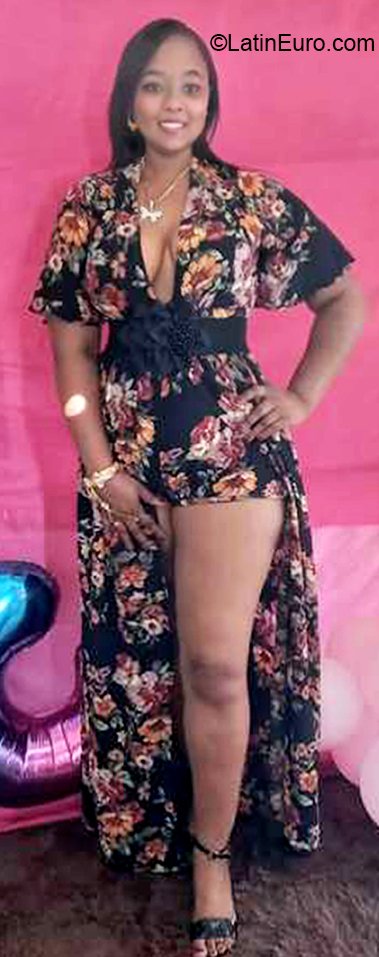 Date this hot Dominican Republic girl Aura from Santiago DO40069